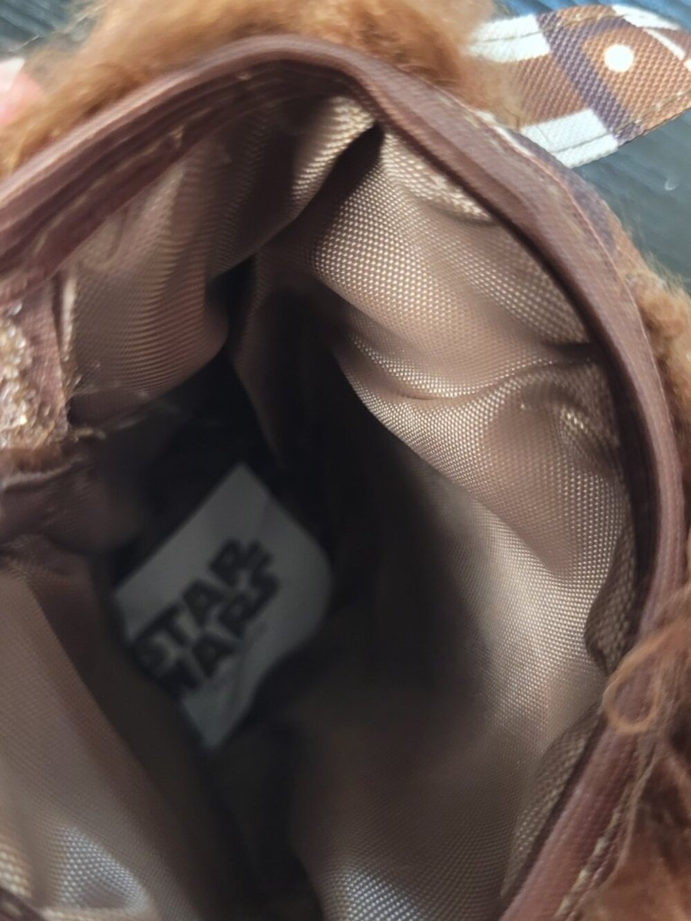 Star Wars Chewbacca Bottle Cooler Crossbody Sling Faux Fur Drink Holder NWT - Picture 7 of 7